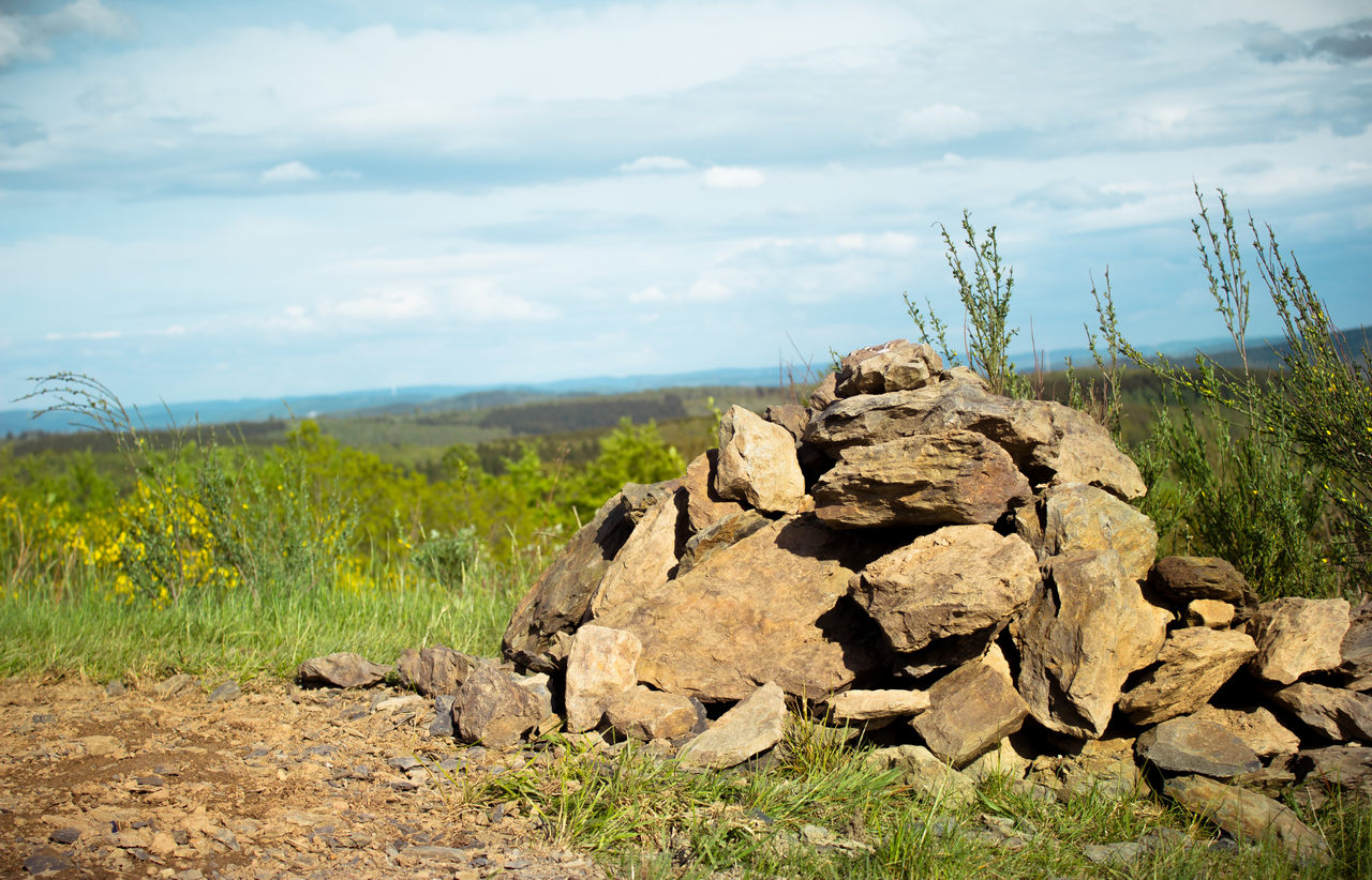 Montones de piedras